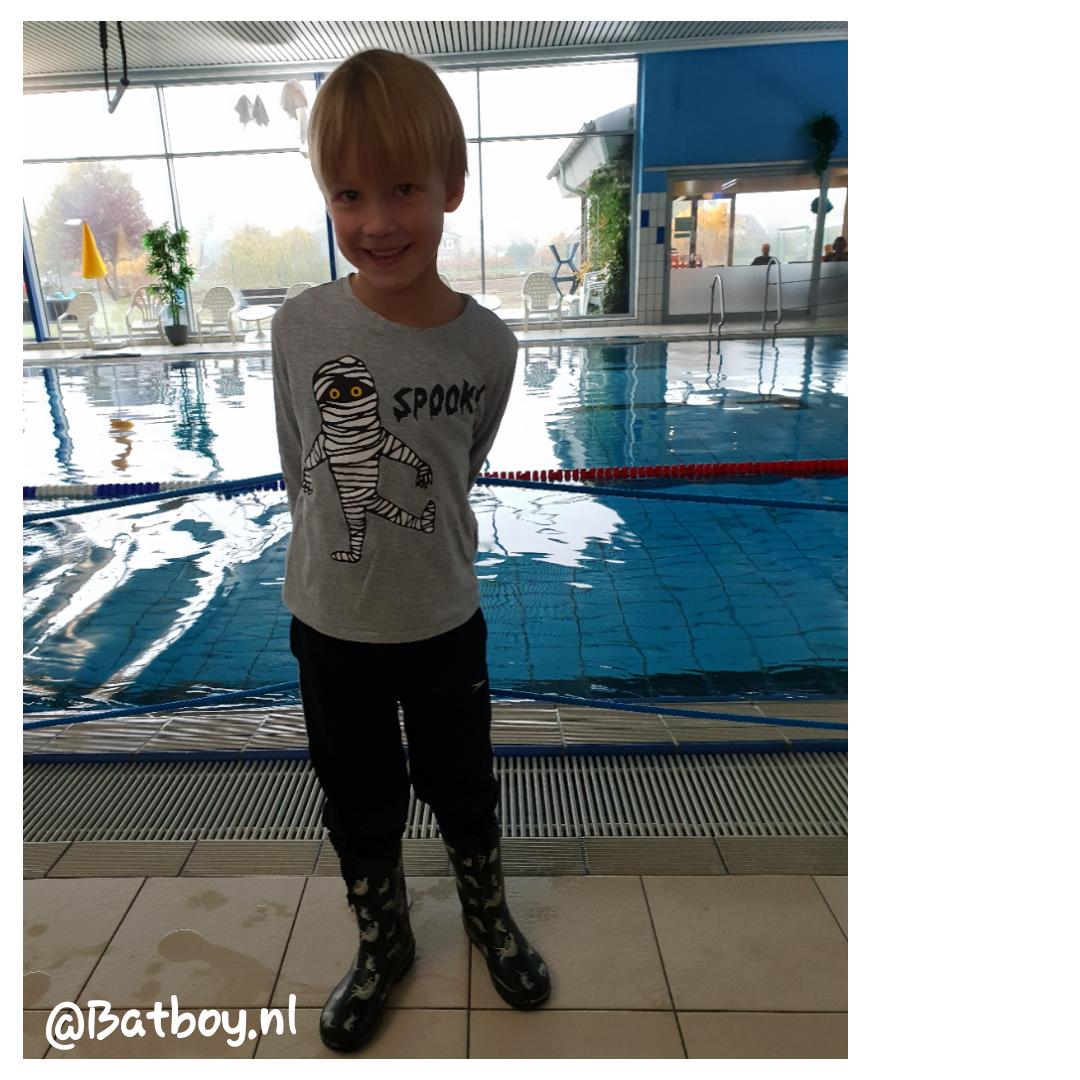 Luchtvaartmaatschappijen functie Geboorte geven Zwemles in Duitsland met regenlaarzen aan | Batboy