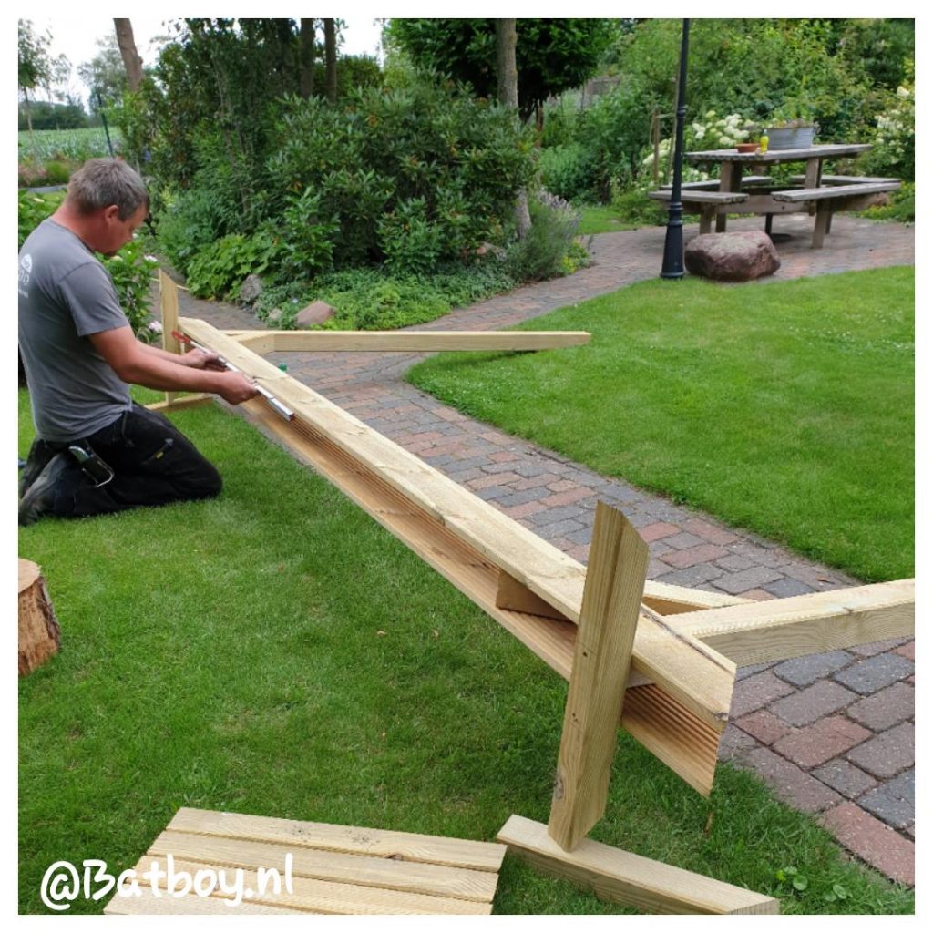 Pergola zelf maken voor in de tuin Zo doe je dat Batboy